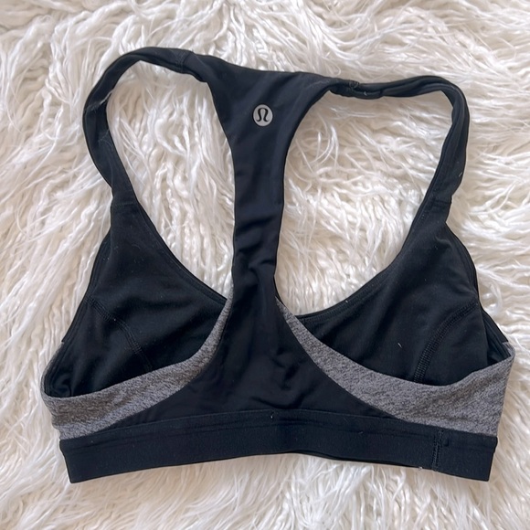 Black lululemon bra, size 2 - Picture 2 of 3